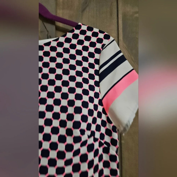 GIBIU Geometric shortsleeve shiftdress. Size small - Picture 2 of 10